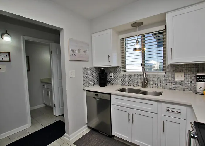 Summerhouse West 207b By Youngs Suncoast *