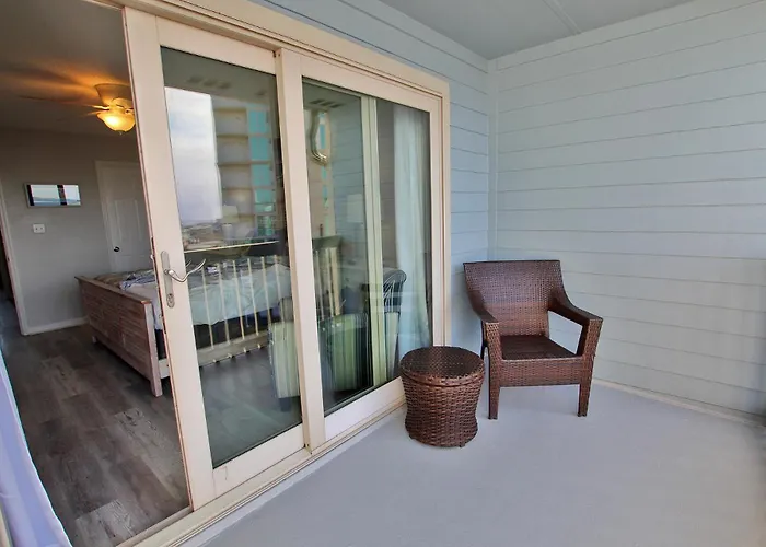 Summerhouse West 207b By Youngs Suncoast Apartment