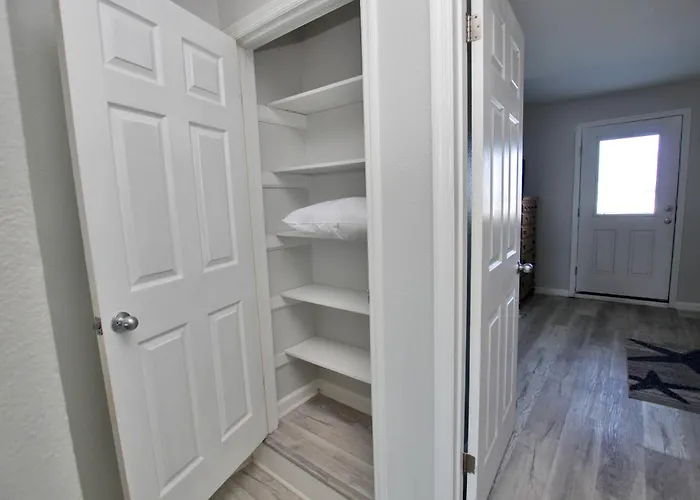 Summerhouse West 207b By Youngs Suncoast